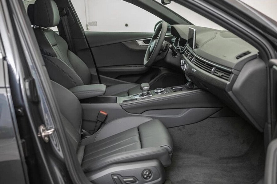 Audi A4 Sedan - Hình 11