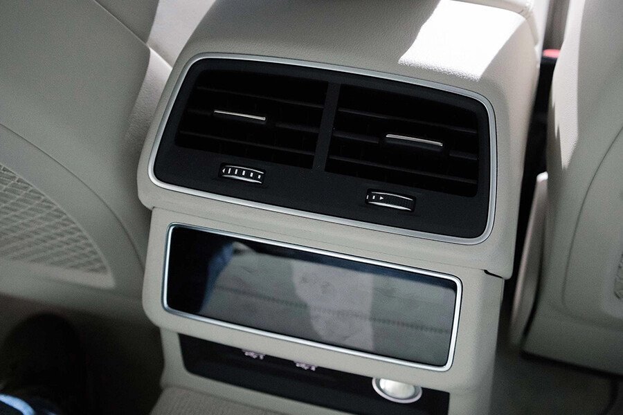 Audi A6 Sedan - Hình 25