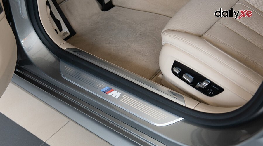 BMW 730Li M-Sport - Hình 14