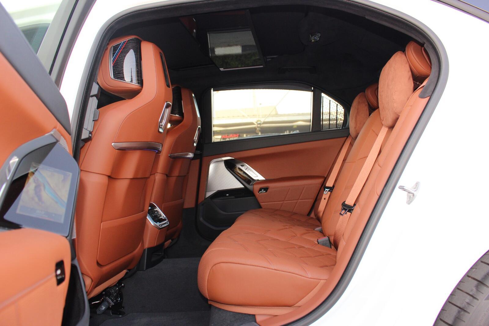 BMW 740Li Pure Excellence - Hình 20