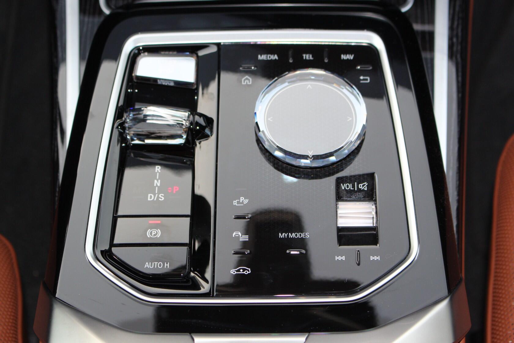 BMW 740Li Pure Excellence - Hình 21