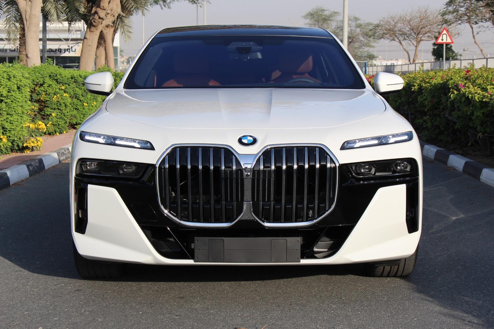 BMW 740Li Pure Excellence - Hình 2