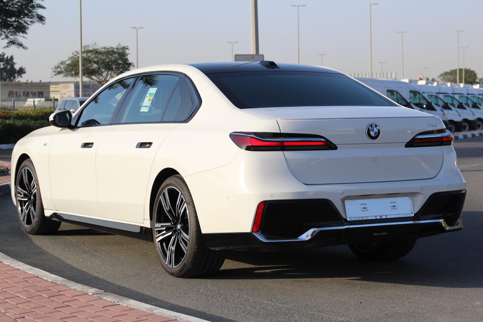 BMW 740Li Pure Excellence - Hình 8