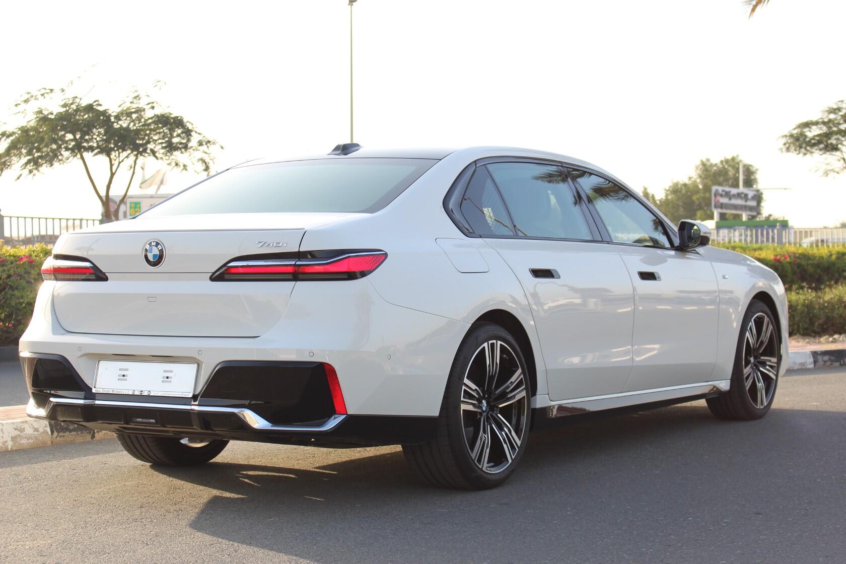 BMW 740Li Pure Excellence - Hình 7