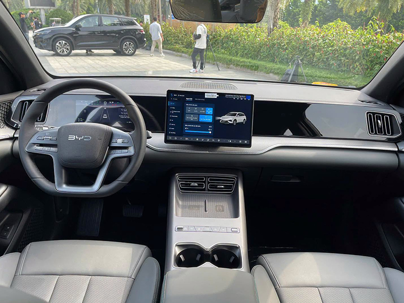 Không gian bên trong xe BYD Sealion 5 rộng rãi và sang trọng