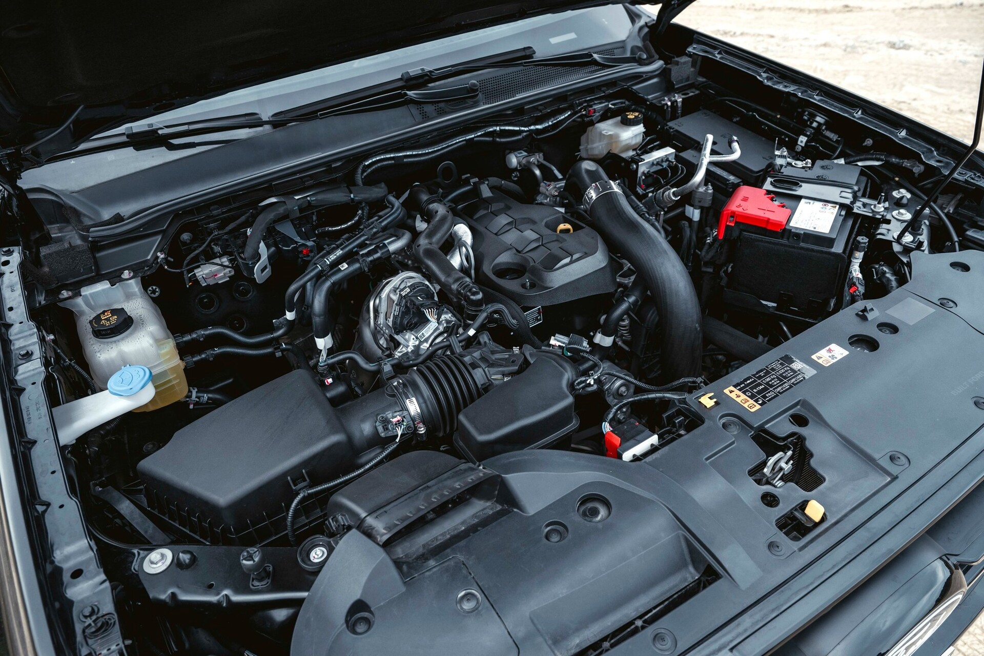 Khối động cơ 2.0L Turbo Diesel tăng áp đơn được nâng cấp toàn diện mang lại khả năng vận hành bền bỉ