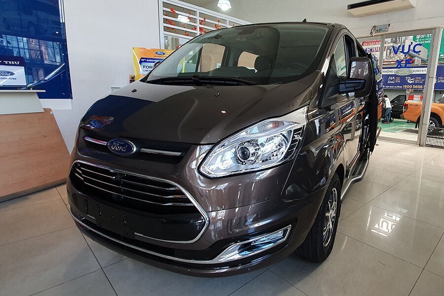 Ford Tourneo Titanium (Máy xăng) - Hình 1