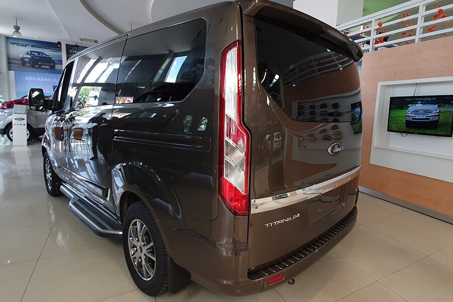 Ford Tourneo Titanium (Máy xăng) - Hình 13