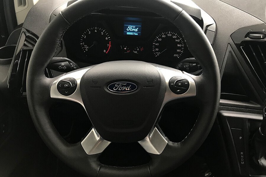 Ford Tourneo Titanium (Máy xăng) - Hình 23
