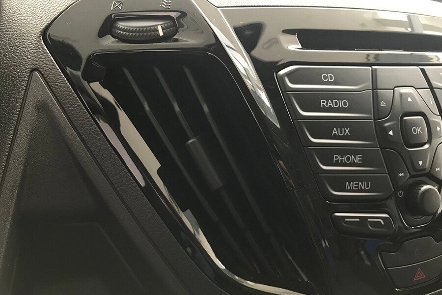 Ford Tourneo Titanium (Máy xăng) - Hình 29