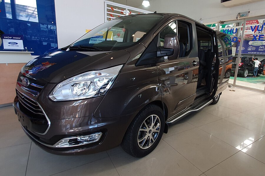 Ford Tourneo Titanium (Máy xăng) - Hình 3