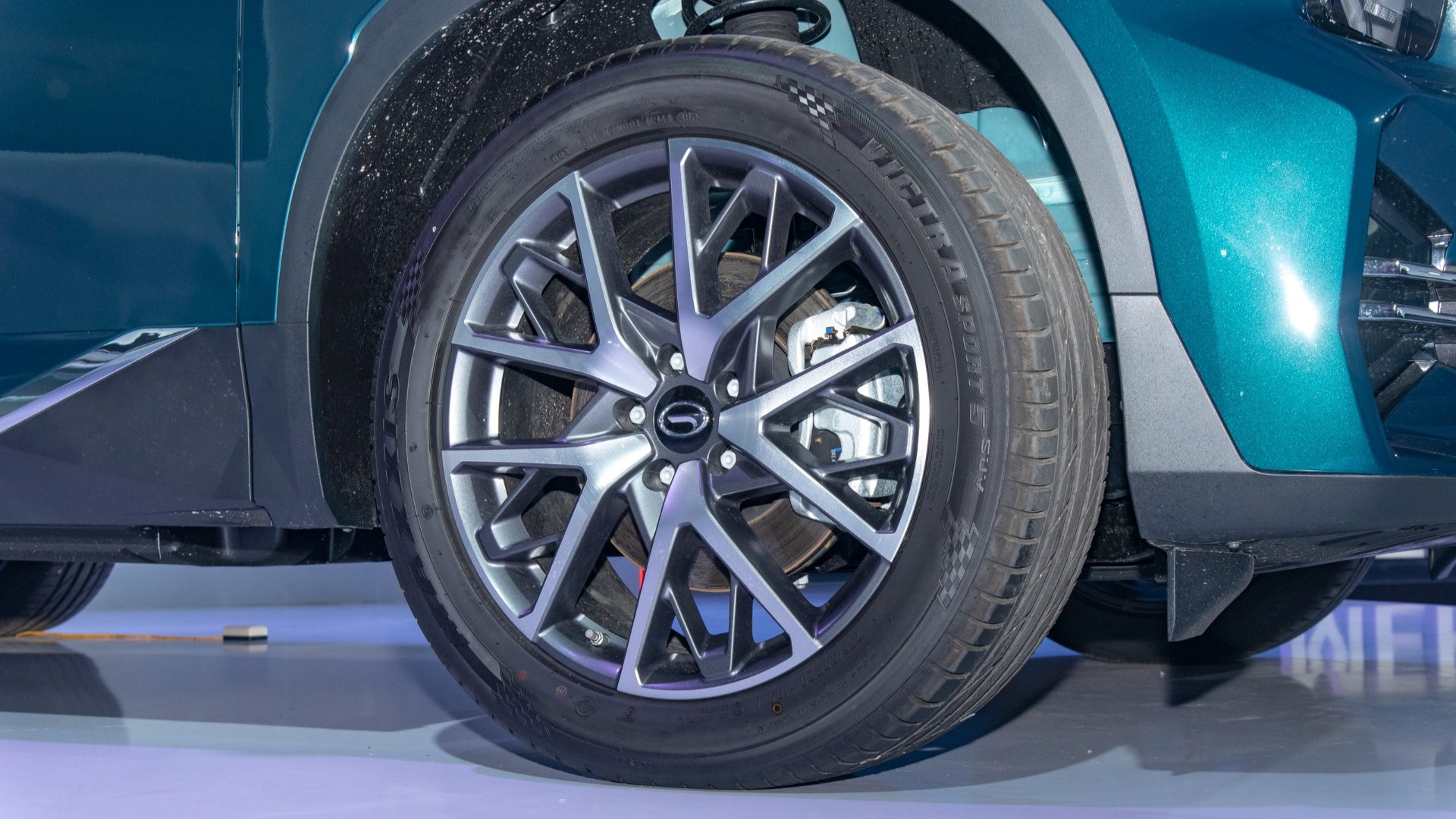 Bộ la-zăng hợp kim cỡ lớn của All-New GS8 mang thiết kế đa chấu thể thao, giúp tăng cường vẻ đẹp cá tính cho chiếc xe.