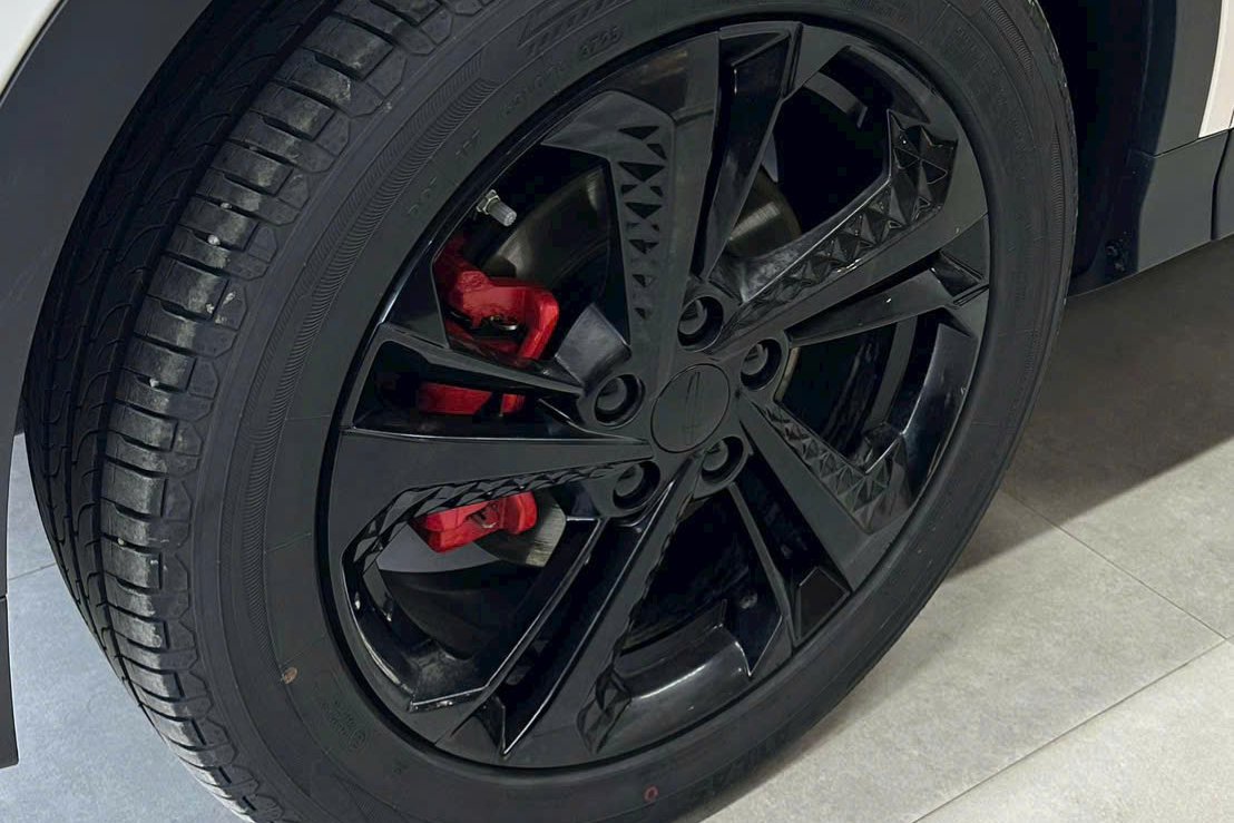 Mâm xe thể thao 18 inch ấn tượng