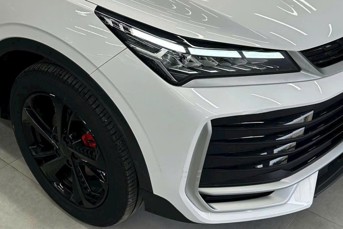 Thiết kế cụm đèn xe LED sắc sảo