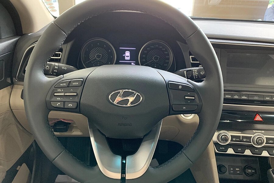 Hyundai Elantra 1.6 MT - Hình 16