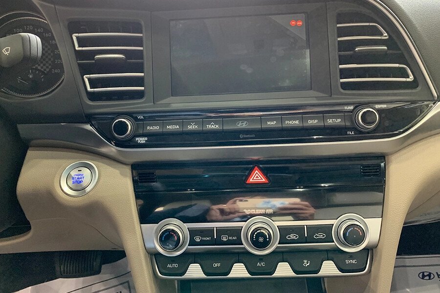Hyundai Elantra 1.6 MT - Hình 23