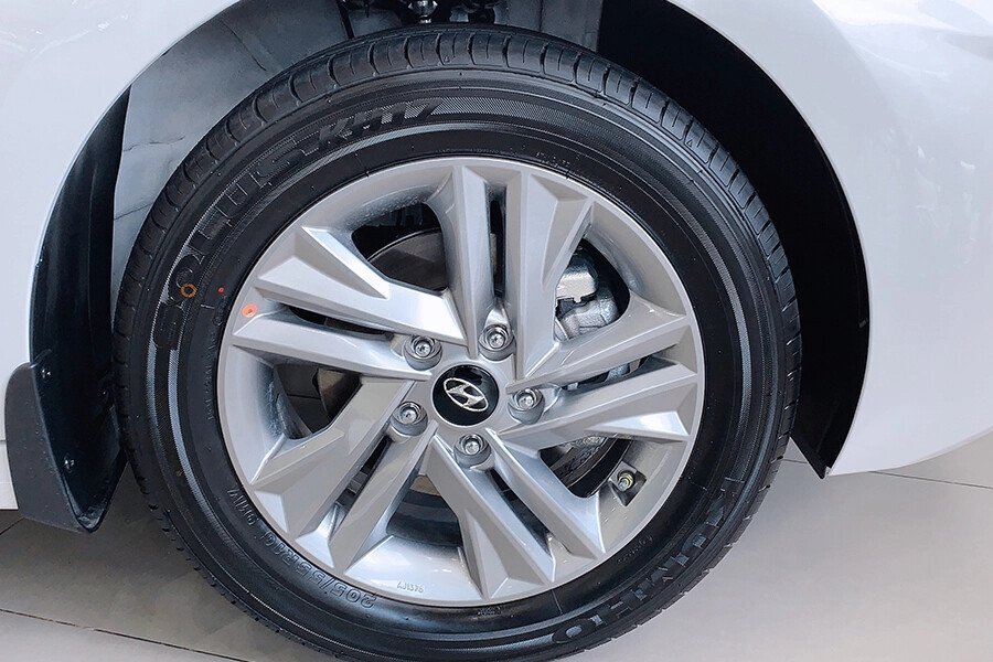 Hyundai Elantra 2.0 AT 2020 - Hình 10