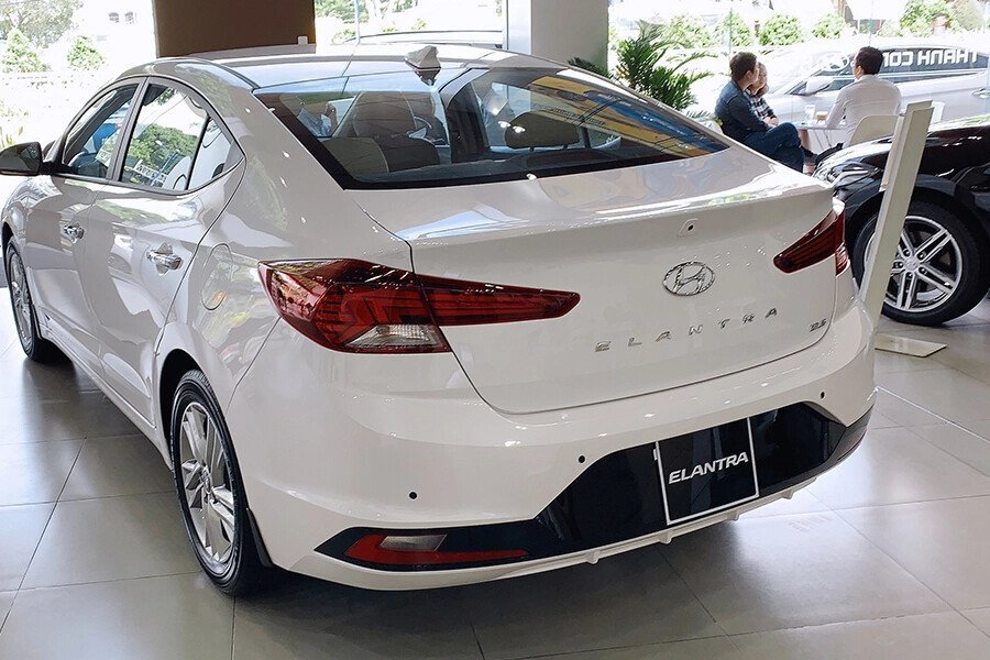 Hyundai Elantra 2.0 AT 2020 - Hình 11