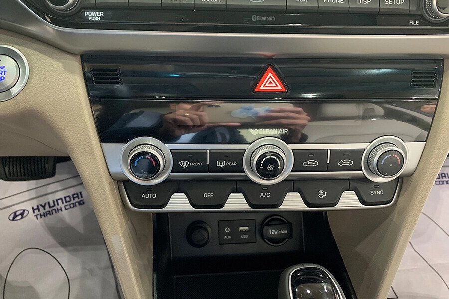Hyundai Elantra 2.0 AT 2019 - Hình 21
