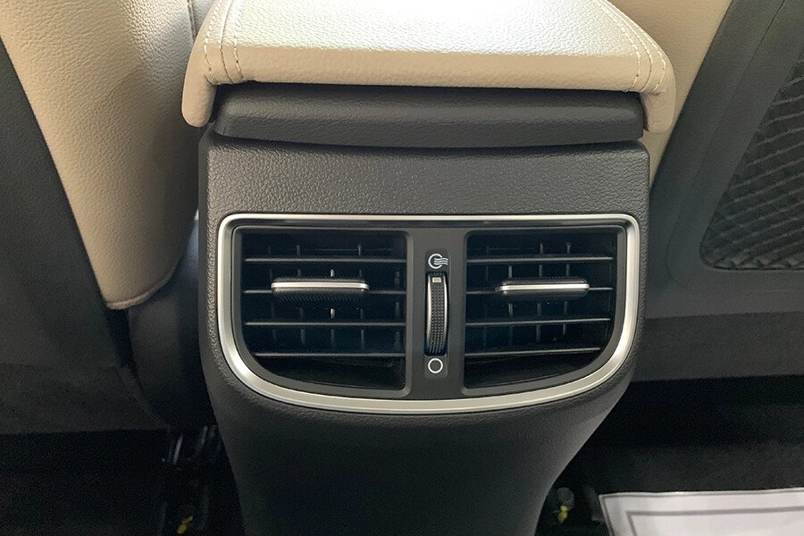 Hyundai Elantra 2.0 AT 2019 - Hình 22
