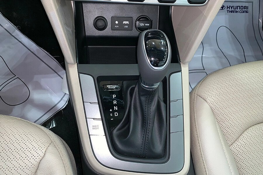 Hyundai Elantra 2.0 AT 2020 - Hình 26