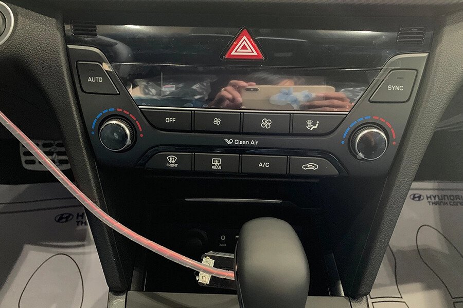 Hyundai Elantra Sport 1.6 T-GDI 2019 - Hình 37