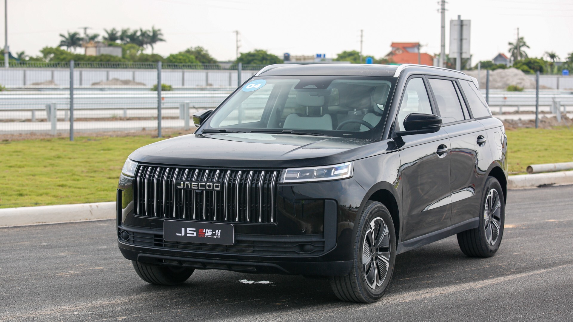 Thiết kế đầu xe Jaecoo J5 SHS-H Flagship mạnh mẽ và góc cạnh