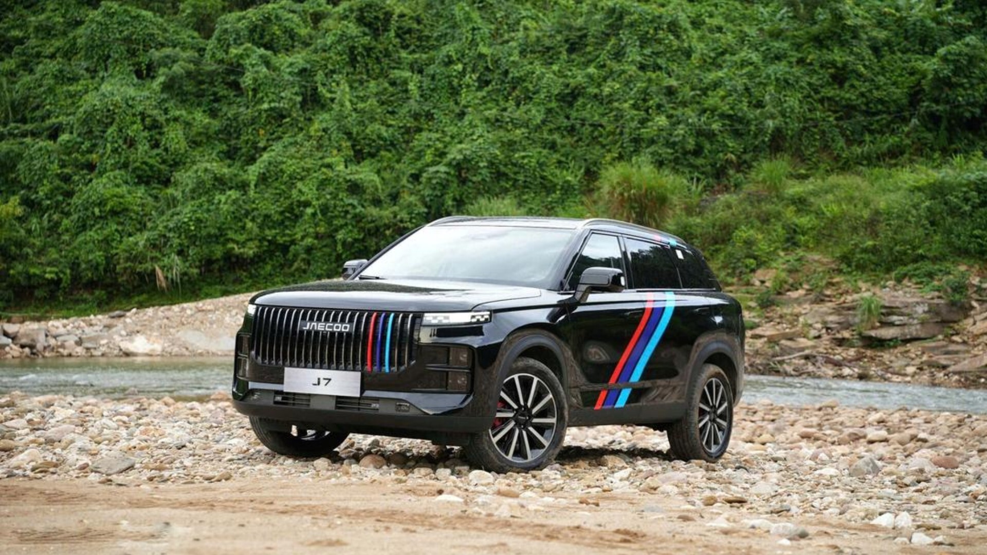 Thiết kế tổng quan của Jaecoo J7 Flagship AWD nam tính và hiện đại