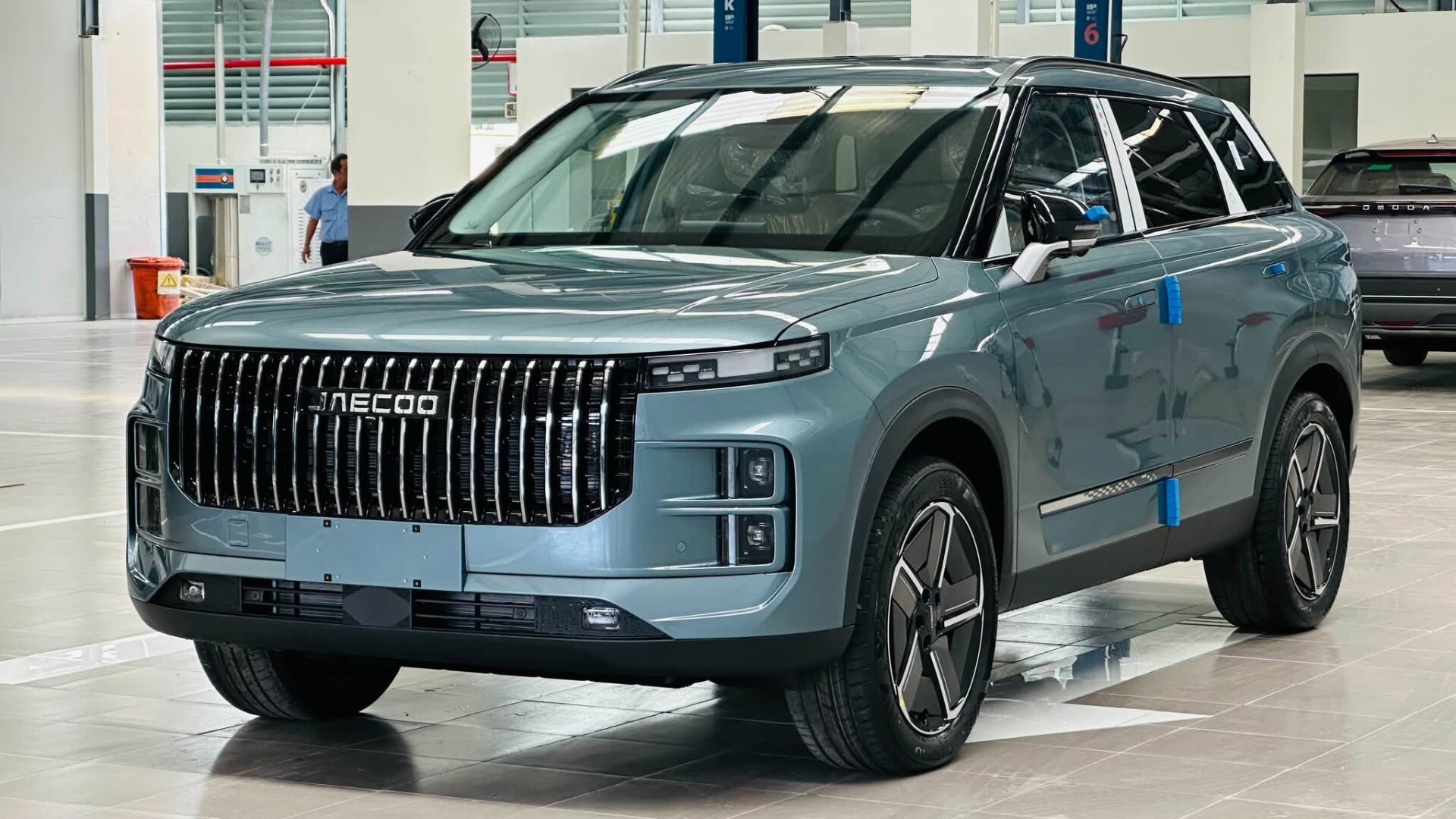 Thiết kế tổng quan mạnh mẽ và sang trọng của mẫu xe Jaecoo J7 PHEV mới