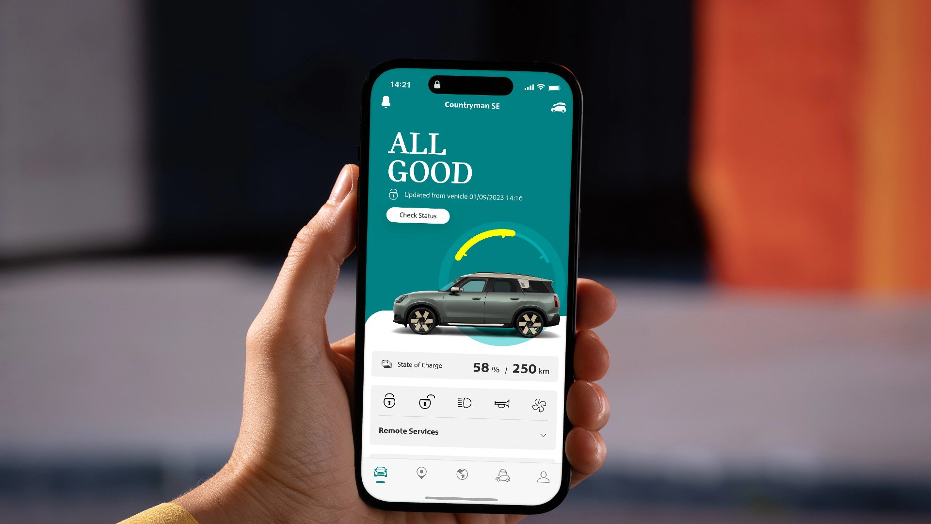 Ứng dụng MINI App cho phép quản lý lượng pin, quãng đường và điều khiển xe từ xa tiện lợi