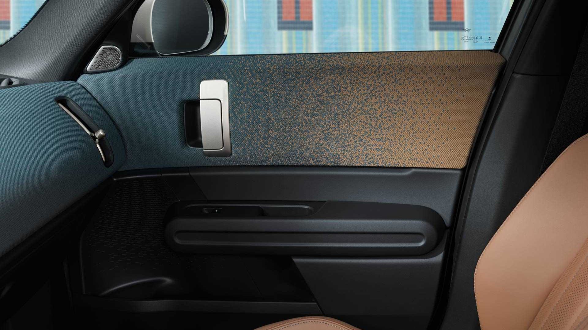 Hệ thống loa Harman Kardon cao cấp mang đến trải nghiệm âm thanh vòm sống động và chân thực