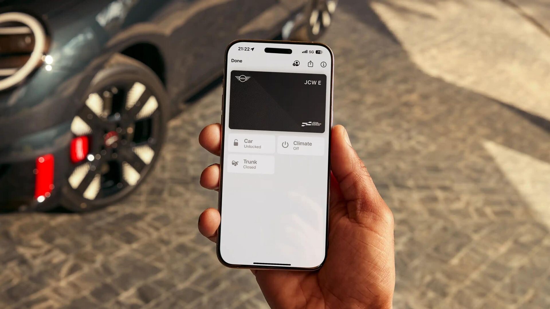 Ứng dụng Mini App trên điện thoại thông minh kết nối với xe