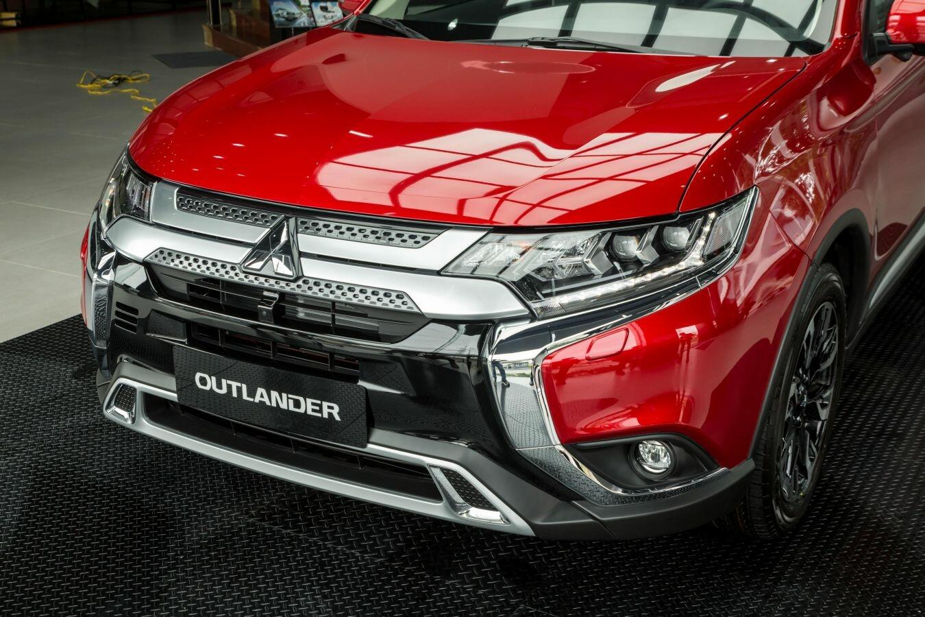 Mitsubishi Outlander 2.0 CVT - Hình 3