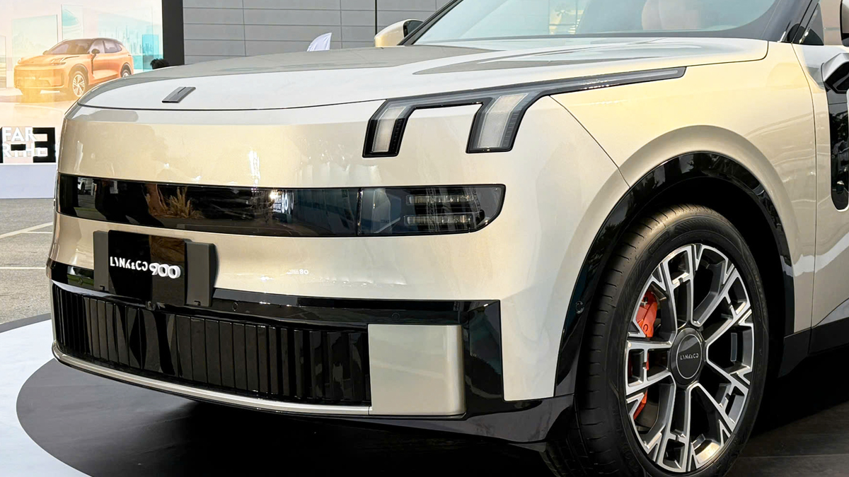 Lưới tản nhiệt tạo hình độc đáo kết hợp cụm đèn pha LED hiệu suất cao