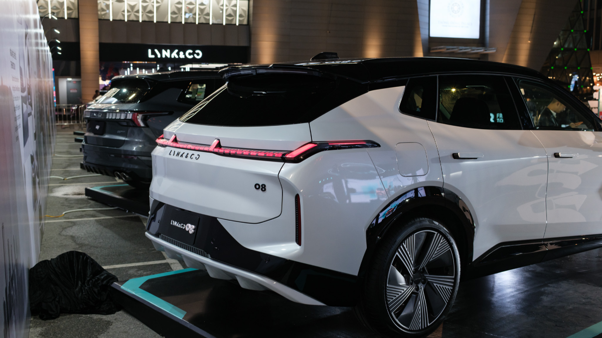 Cụm đèn hậu được thiết kế tạo họa tiết Led 3D thanh mảnh