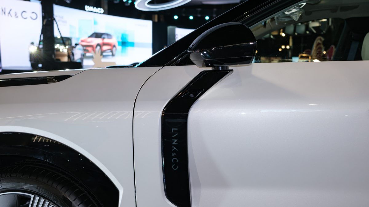 Gương chiếu hậu tràn viền rất độc đáo