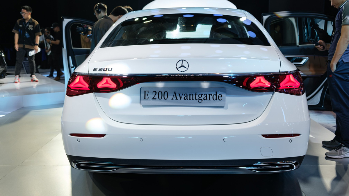 Đuôi xe khẳng định phong thái sang trọng