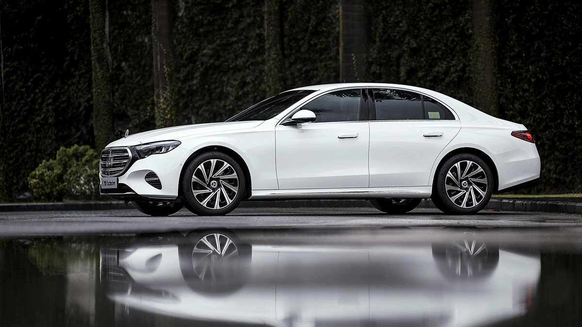 Thân xe giữ nét thon dài toát vẻ sang trọng