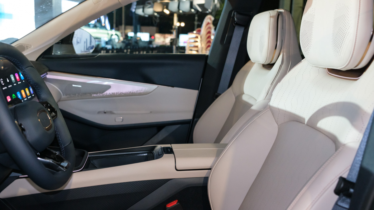 Ghế được thiết kế form dáng thể thao công thái học