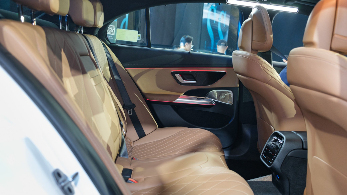 Hàng ghế sau rộng rãi