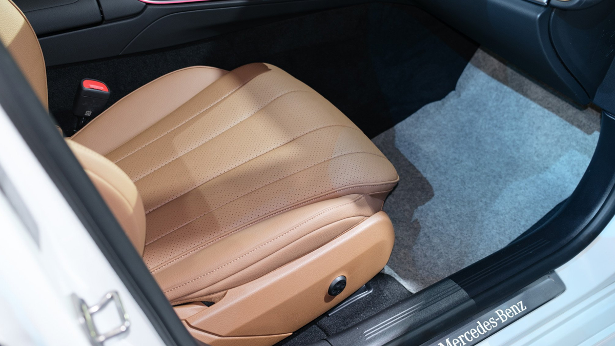 Toàn bộ ghế ngồi được bọc da Nappa cao cấp