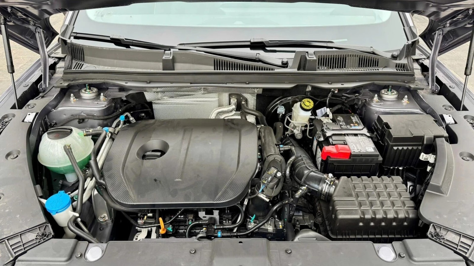 Khối động cơ 1.5L được bố trí gọn gàng trong khoang máy, tối ưu hóa mức tiêu hao nhiên liệu