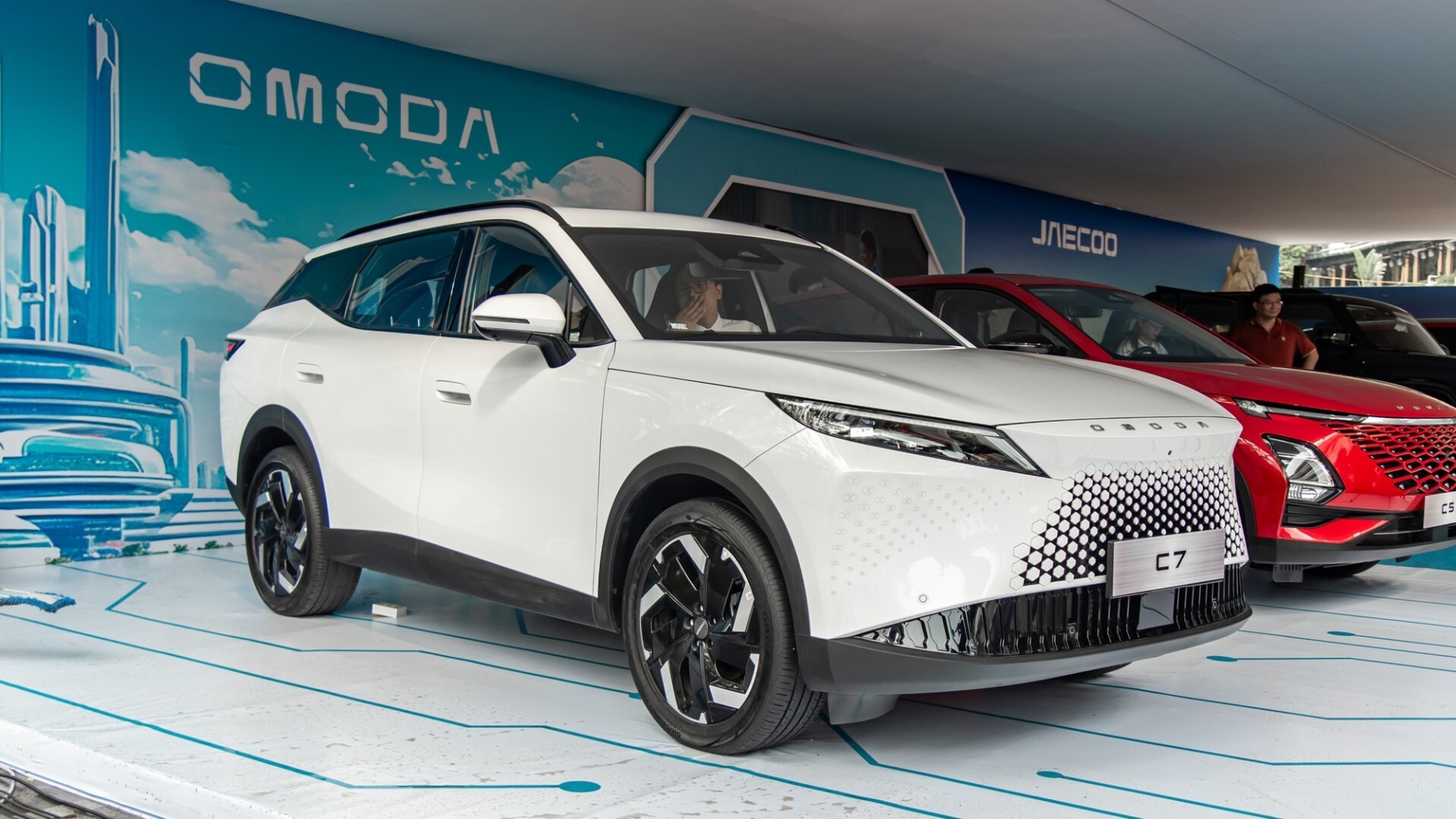 Ngoại thất Omoda C7 PHEV mang ngôn ngữ thiết kế điêu khắc động lực học vô cùng uy dũng