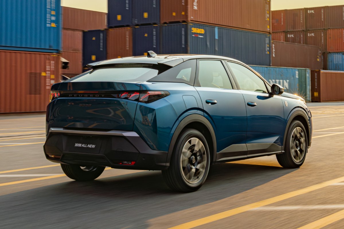 Thiết kế ngoại thất Peugeot 3008 sở hữu dáng vẻ coupe sành điệu