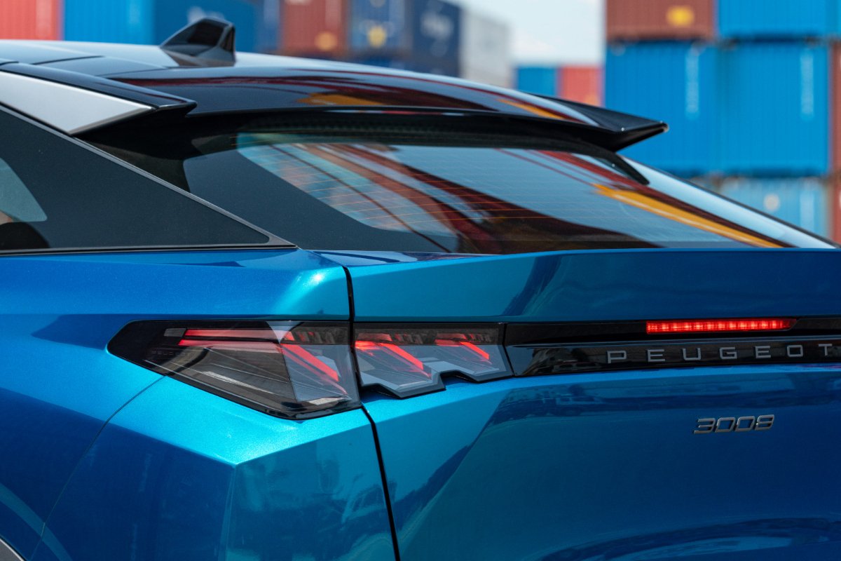 Thiết kế ngoại thất góc cạnh của Peugeot 3008 GT All New