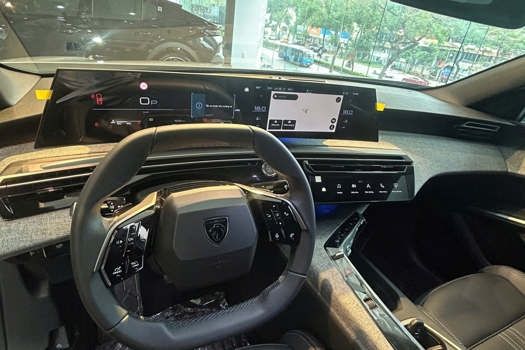 Khoang nội thất Panoramic i-Cockpit với màn hình 21-inch