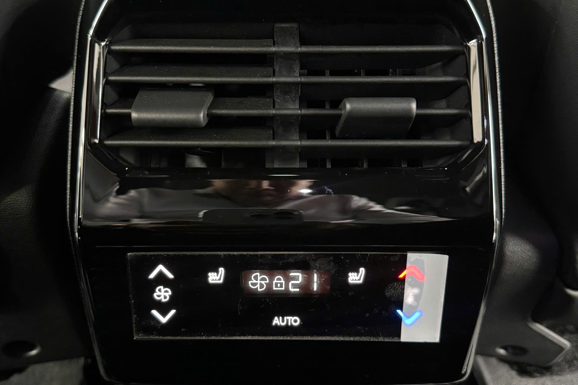 Cụm màn hình panoramic có kích thước 21-inch