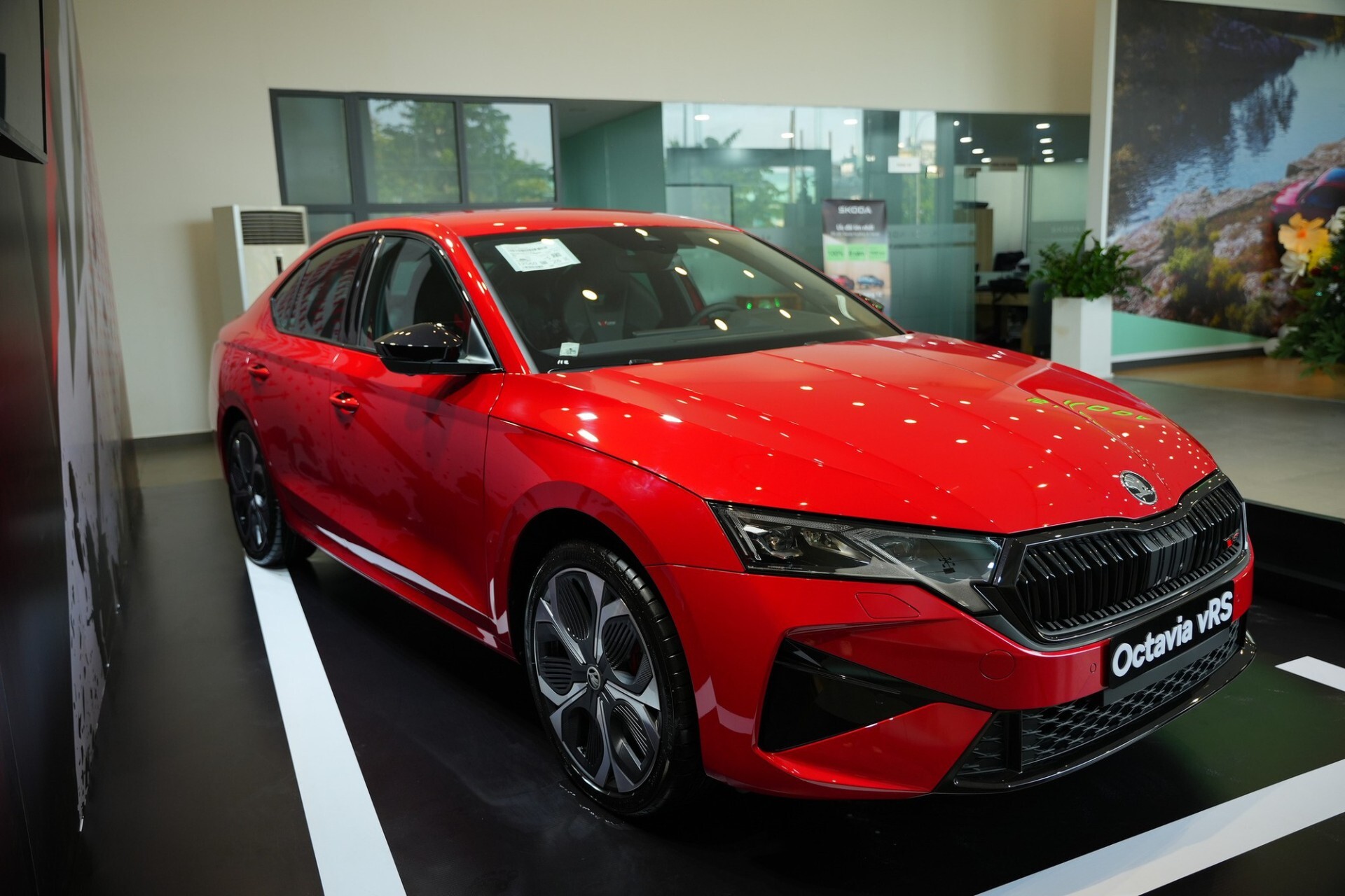 Thiết kế tổng quan của mẫu xe Skoda Octavia RS mang đậm phong cách thể thao châu Âu