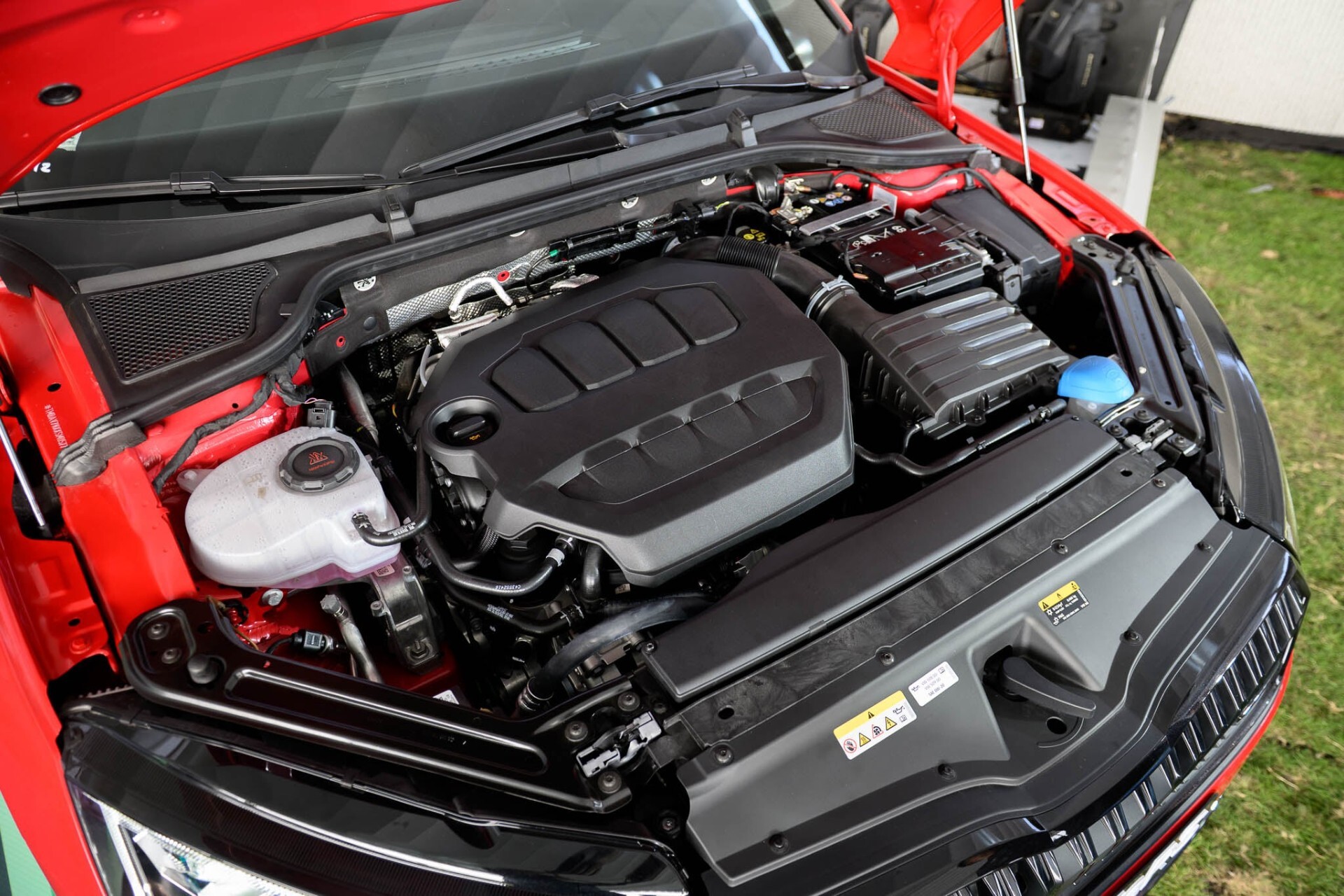 Khối động cơ 2.0 TSI tăng áp mang lại khả năng tăng tốc vô cùng uy lực cho xe