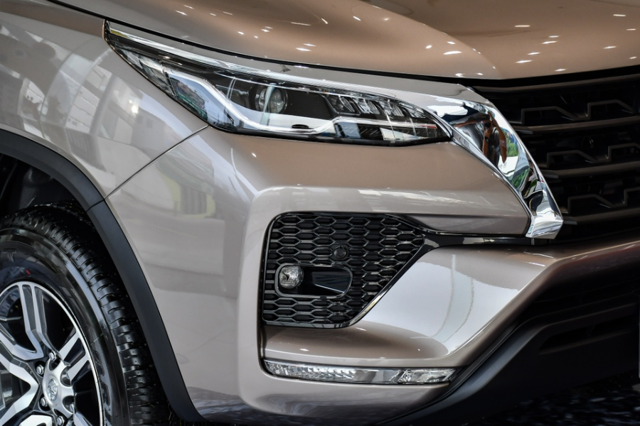 Cụm đèn trước LED nổi bật